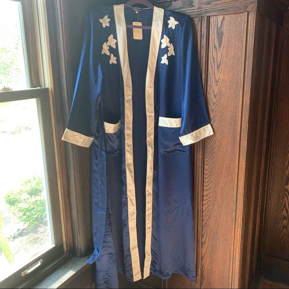 Tracy 100%silk Embroidered leaves Robe w pockets in Royal blue & Ivory trim - M